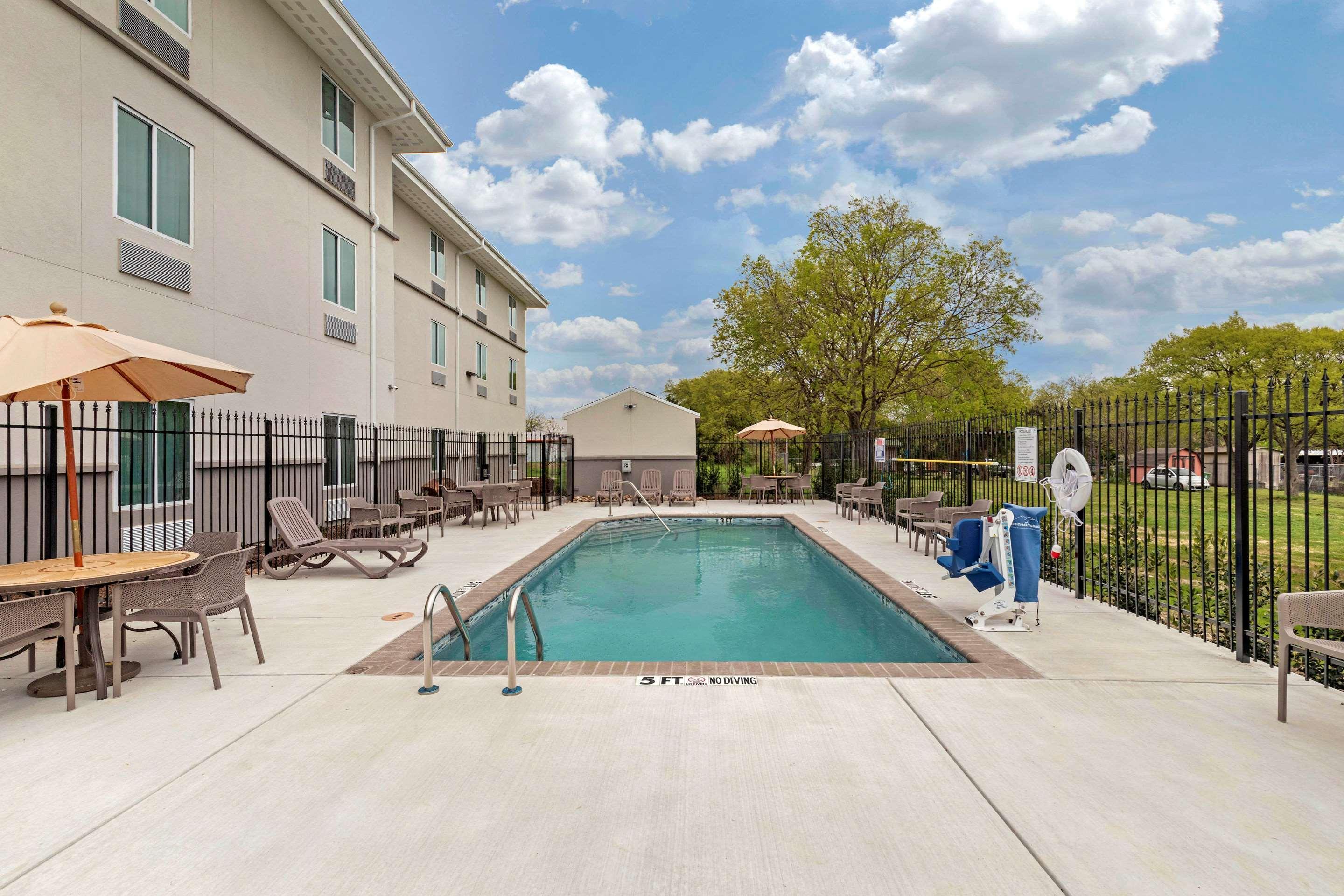 Mainstay Suites Lancaster Dallas South Zewnętrze zdjęcie